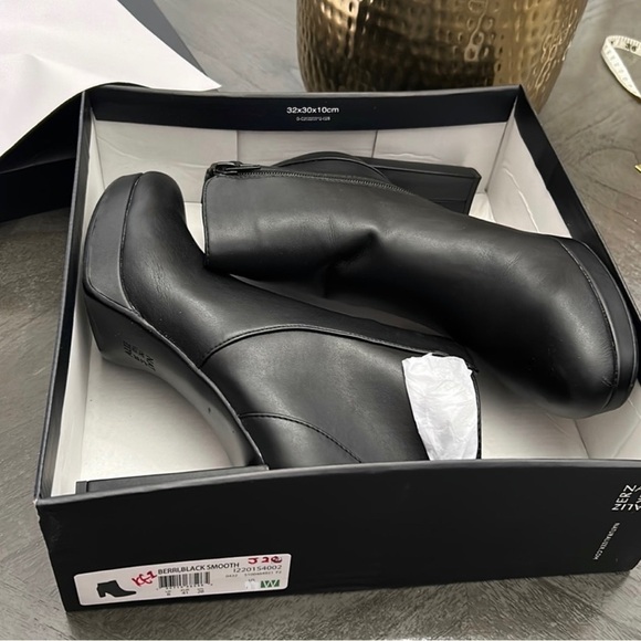 Naturalizer Berri Bootie (WIDE) - Picture 2 of 13